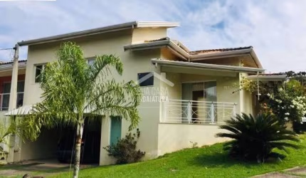 Casa com 3 suítes e piscina para locação no condomínio Portal de Itaici