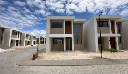 Casa em condomínio fechado com 3 quartos à venda na Rua Buraquinho, Buraquinho, Lauro de Freitas, 108 m2 por R$ 780.000