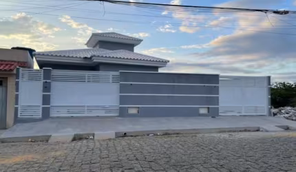 Linda casa em bairro residencial e muito tranquilo!