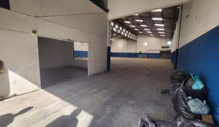 Galpão/Depósito/Armazém e 2 banheiros para Alugar, 1600 m² por R$ 30.000/Mês
