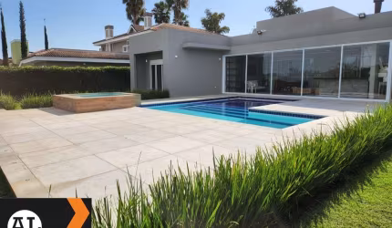Maravilhosa casa térrea a venda no LAGO AZUL RESIDENCIAL E GOLFE CLUB, um dos melhores condomínios do Estado de São Paulo as margens da Rodovia Raposo Tavares