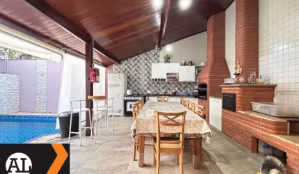 Ótima casa à venda no condomínio Sanit Claire na Zona Leste de Sorocaba, próximo a prefeitura e as Rodovias com acesso a São Paulo.