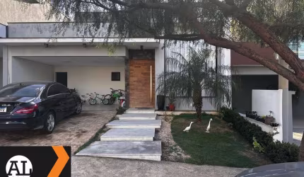 Linda casa à venda no Condomínio Ibiti Reserva em Sorocaba, com 3 quartos, sendo uma suíte com closet, Piscina, área gourmet