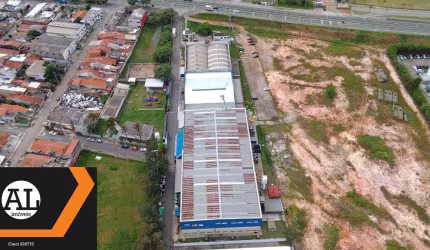 Galpão Industrial para locação no bairro Cajuru em Sorocaba há 3km da Rodovia Castelo Branco com 8.300 m2 de terreno e 7.032 m2 de área construída.