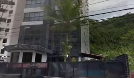 Ótimo Apartamento a venda a apenas 300 metros da Praia das Pitangueiras no Guarujá, 8 andar com vista para praiaImóvel possui 3 quartos sendo 2 suítes