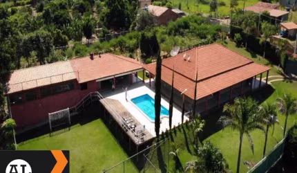 Linda chácara á venda no Campo do Meio em Araçoiaba da Serra, com 5148 m2 de área e 800 m2 de construção, com lazer total Piscina, Campo de Futebol