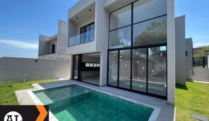 Maravilhosa casa á venda no Condomínio Alphaville 1, com 305m2 de área construída em um terreno de 400 m2
