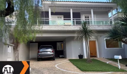 Não perca a oportunidade de adquirir essa incrível casa no condomínio Lago da Boa Vista em Sorocaba! Com 320 m2 de área construída