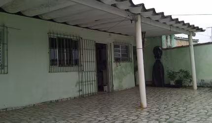 VENDO ESSA CASA SUPER CHARMOSA E COM UM ESPAÇO INCRÍVEL.
