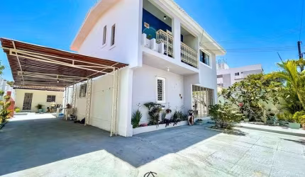 Casa em Candeias com 3 Quartos e 240 m²