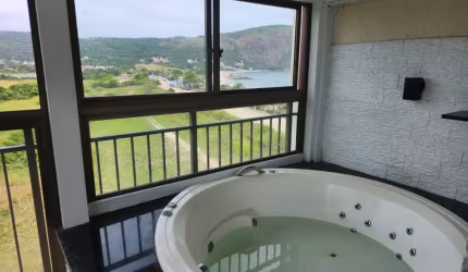 Cobertura Duplex, 2 dormitórios, 120m² à venda em Camboinhas.