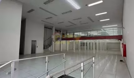 Vende Prédio Comercial na Avenida 15 de Novembro - Porto