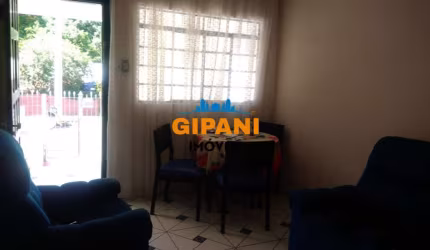 Casa com 2 dormitórios no centro de Jaguariúna