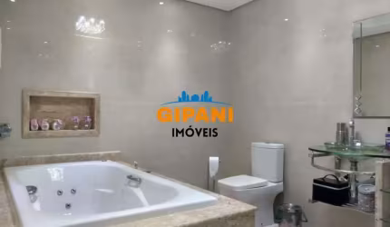 EXCELENTE LOCALIZAÇÃO, ESPAÇOSA COM 162M² DE AREA CONSTRUIDA, CONTA COM 2 QUARTOS, UMA SUITE COM BANHEIRA E EDICULA