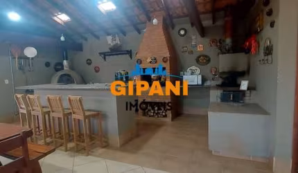 Chácara  à Venda em Jaguariúna-SP - 2 quartos, 2 suítes, 1 sala, 3 banheiros, 240m² de área