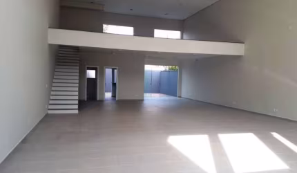 Salão Comercial com Mezanino 250m² em Av. com Grande Fluxo, bairro Dom Bosco