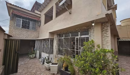 Casa para Venda em Duque de Caxias, Parque Paulicéia, 4 dormitórios, 2 suítes, 4 banheiros, 2 vagas