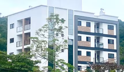 APARTAMENTO COM 02 DORMITÓRIOS SENDO 01 SUÍTE E 01 VAGA PRIVATIVA NO BAIRRO ARIRIBÁ.
