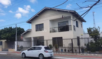 EXCLUSIVIDADE - CASA COM 04 DORMITÓRIOS E 02 VAGAS!