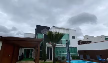 LINDA CASA ALTO PADRÃO FINAMENTE MOBILIADA COM PISCINA NO CENTRO DE CAMBORIÚ.