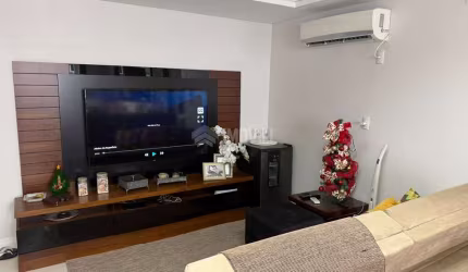 Apartamento reformado, mobiliado e equipado na quadra do Mar no centro de BC.