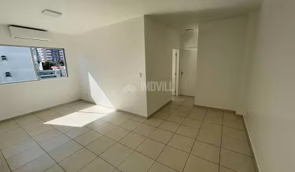 LOCAÇÃO ANUAL - APARTAMENTO DE 02 DORMITÓRIOS
