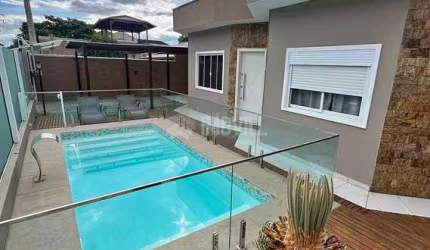 CASA MOBILIADA PRONTA PARA MORAR EM CAMBORIÚ A 10 MINUTOS DA PRAIA CENTRAL