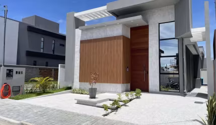 Casa em Condomínio Fechado com 3 Quartos e Lazer Completo