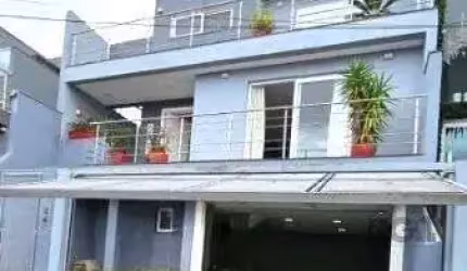 Casa sobrado no Condomínio Verdes Campos 4 dormitórios 4 vagas