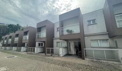 Casa com 3 suítes, vista para o Guaíba, 3 vagas, no bairro Cristal, Porto Alegre