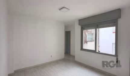 Apartamento 2 dormitórios ensolarado, com vaga de garagem no Menino Deus
