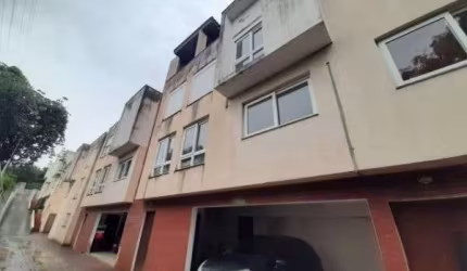Casa Condominio em Porto Alegre, no bairro Ipanema, com 3 dormitório(s), e 3 ban