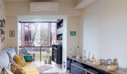APARTAMENTO COM SACADA E VAGA NO PARTENON EM PORTO ALEGRE-RS