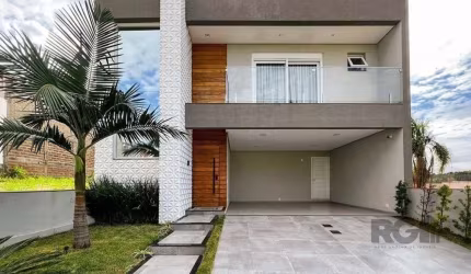 Casa em condomínio com 3 suítes no bairro Petrópolis