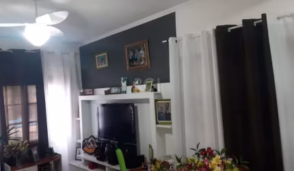 Casa em condomínio com 168,03m² com 3 dormitórios, 1 suíte, vagas de garagem, no