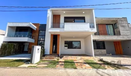 Excelente casa em condomínio com um pátio privativo.