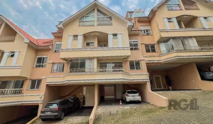 Casa em Condomínio no bairro Pedra Redonda - 5 dormitórios