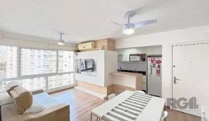 Vende-se lindo apartamento 3 dormitórios com suíte e 2 vagas cobertas - 80m² - P