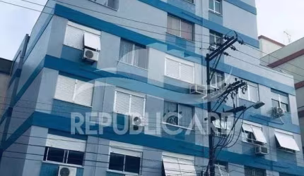 Apartamento na Cidade Baixa, 1 dormitório de frente e vaga de garagem escriturad