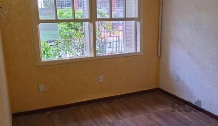 Apartamento no bairro Petrópolis de 1 dormitório reformado DESOCUPADO
