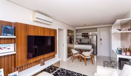 Apartamento 2 dormitórios, 1 suíte, 2 vagas no Bairro Petrópolis