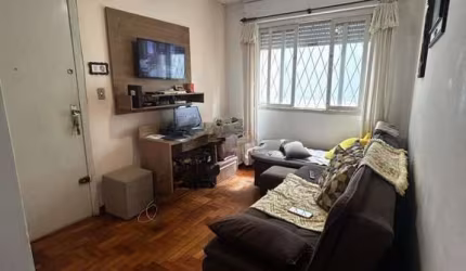 Apartamento à venda terreo com pátio  2 dormitórios no bairro Menino Deus