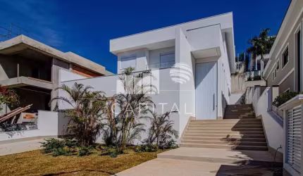 Casa à Venda, 4 Suítes, 5 Banheiros, 4 Vagas de Garagem
