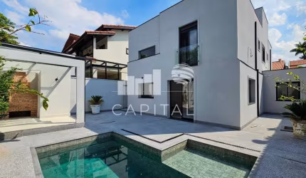 Casa À Venda, 4 Suítes, 5 Banheiros, 4 Vagas de Garagem, 257m²