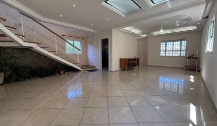 Sobrado com 3 dormitórios para alugar, 258 m² por R$ 8.223,00/mês - Jardim Liberdade - Jundiaí/SP