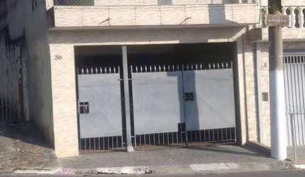 Sobrado ao lado Bradesco Matriz - 2 dormitórios com edícula