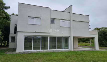 Casa em condomínio fechado com vista para a Lagoa de Itapeva!