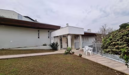 Excelente Casa próximo  Avenida São Leopoldo com 390 metros quadrados