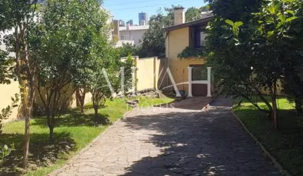 Casa com Lareira e Pé direito duplo em Nossa Senhora de Lourdes, Caxias do Sul.