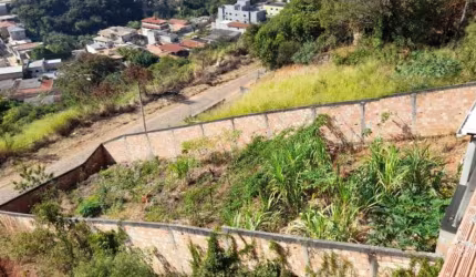Terreno à venda na Rua Quarenta e Nove, Tropical, Contagem por R$ 250.000
